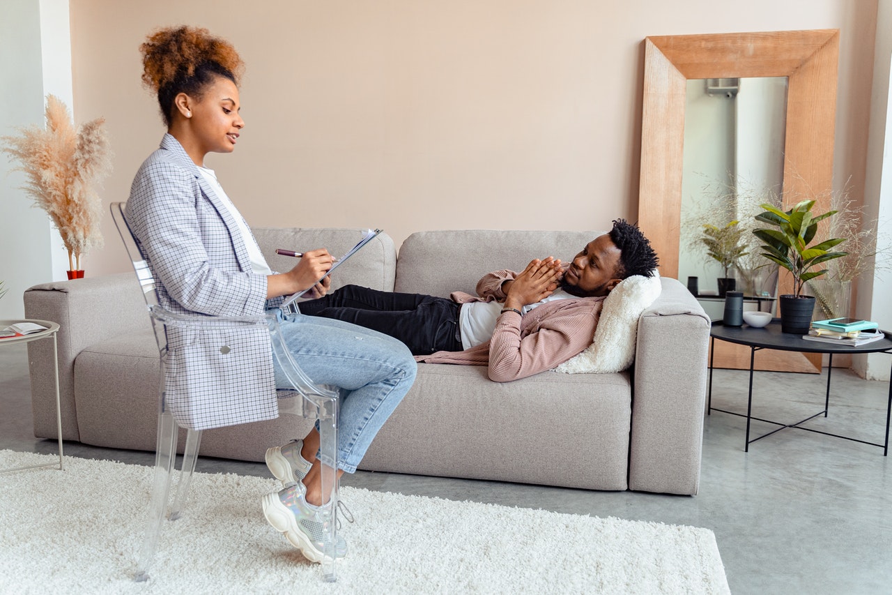 What Is The Difference Between A Therapist And A Psychotherapist?